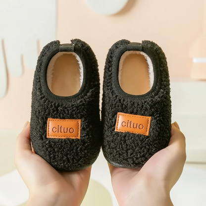 Warm anti-slip children's slippers, perfect indoor shoes for autumn and winter.