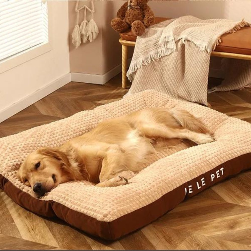 Easy-to-clean, washable fleece dog bed ensures ultimate pet comfort & hygiene. Durable pet supply.