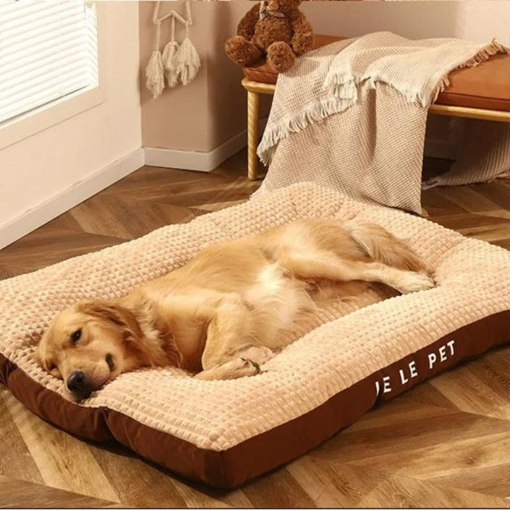 Easy-to-clean, washable fleece dog bed ensures ultimate pet comfort & hygiene. Durable pet supply.