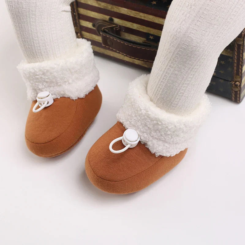 Warm toddler boots with soft lining, ideal for winter outdoor adventures and comfortable wear.