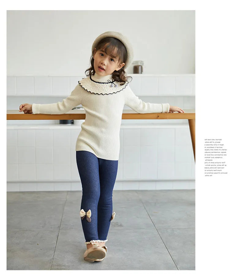 Light pink girls' bow-bottom leggings, staple for stylish yet cozy spring outfits