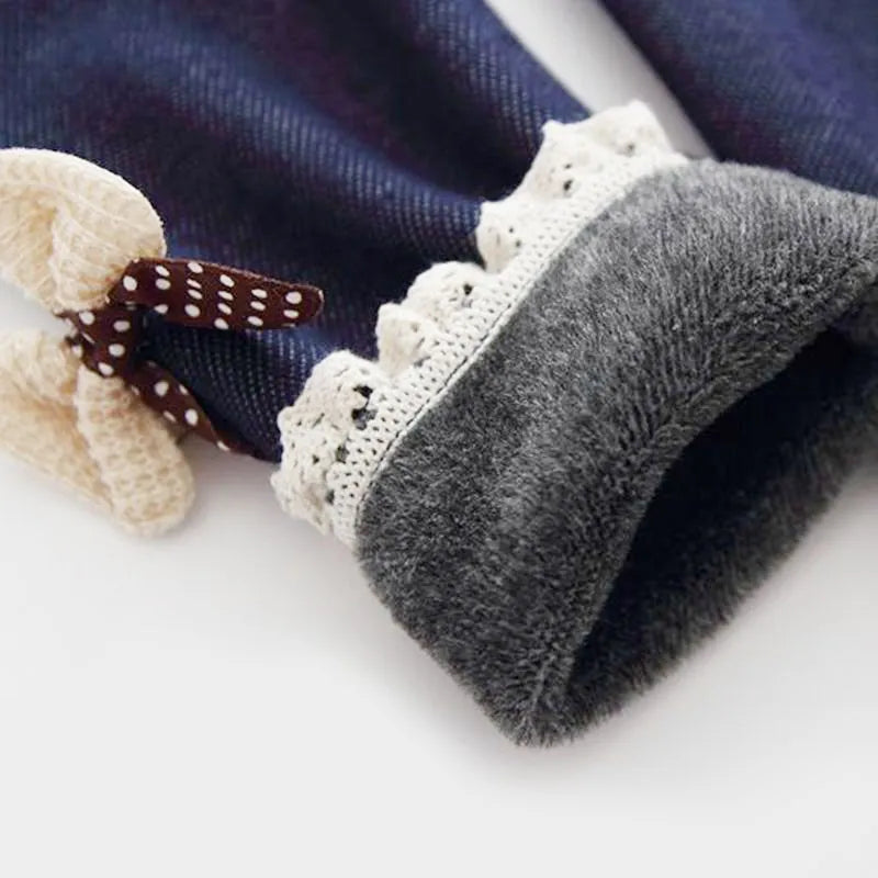 Close-up of bow detail on soft girls' leggings, perfect for cozy children's fashion