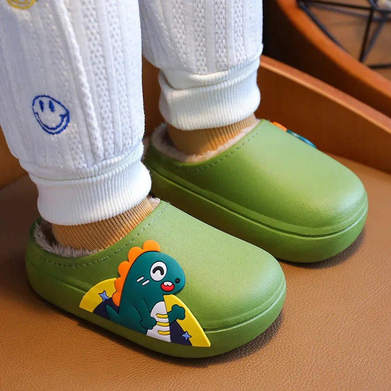 Warm non-slip children's animal slippers, ideal waterproof cozy shoes for toddlers.