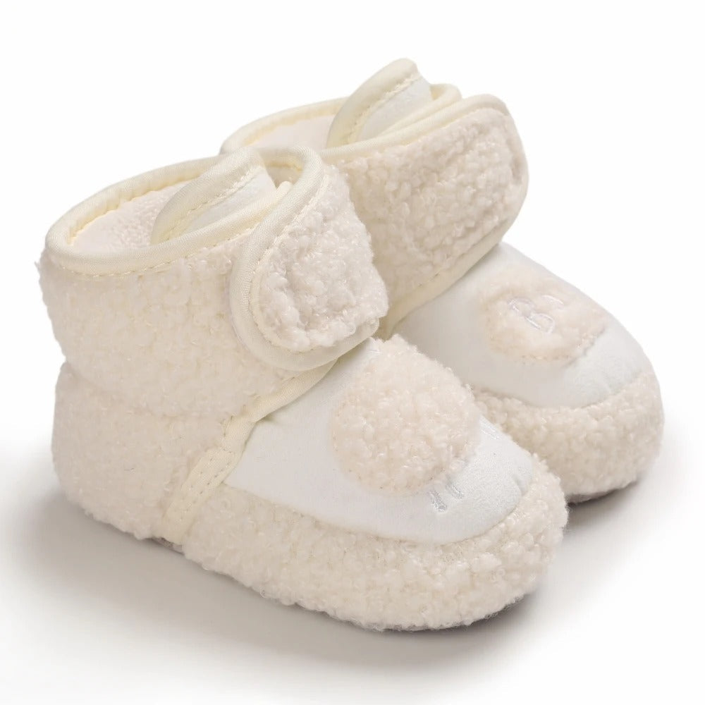 Children's animal winter shoes, non-slip and cozy, perfect for chilly adventures.