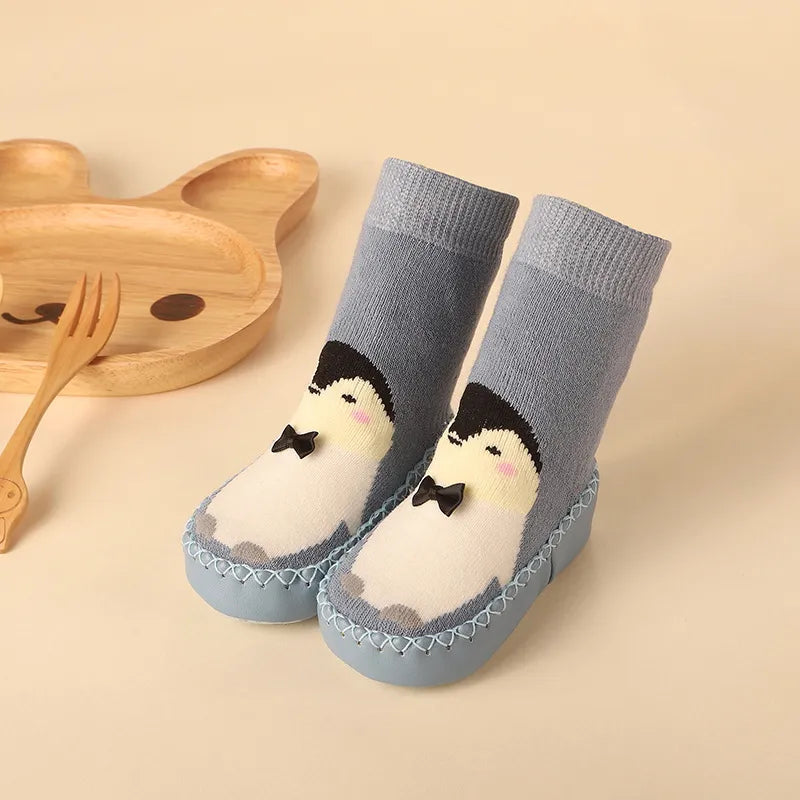 Charming anti-slip floor socks for baby, showcasing a delightful cartoon giraffe.