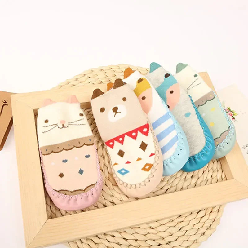 Infant anti-slip floor socks with a playful bear design, ideal for active toddlers.
