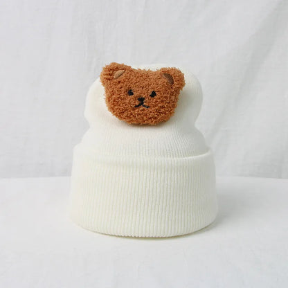 Infant fashion: a cute and warm knitted bear hat, suitable for any baby.