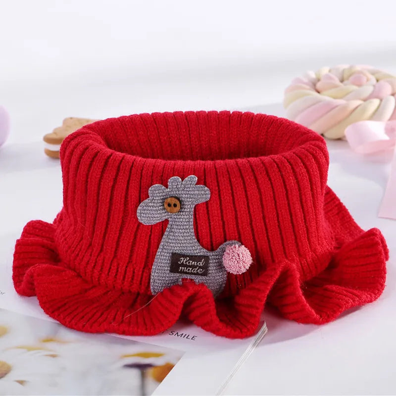 Giraffe pattern knitted scarf for kids, a fun and cozy way to stay warm.