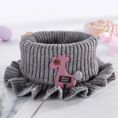 Baby accessories: knitted giraffe neck warmer, super soft and perfect for infants.