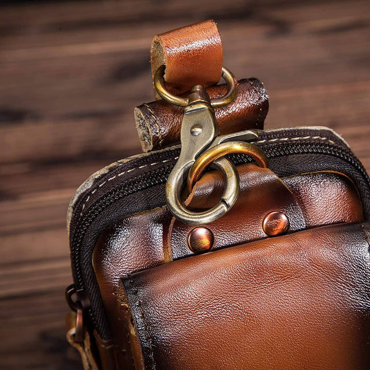 Men's dark brown waist bag, a secure and stylish accessory for everyday carry.