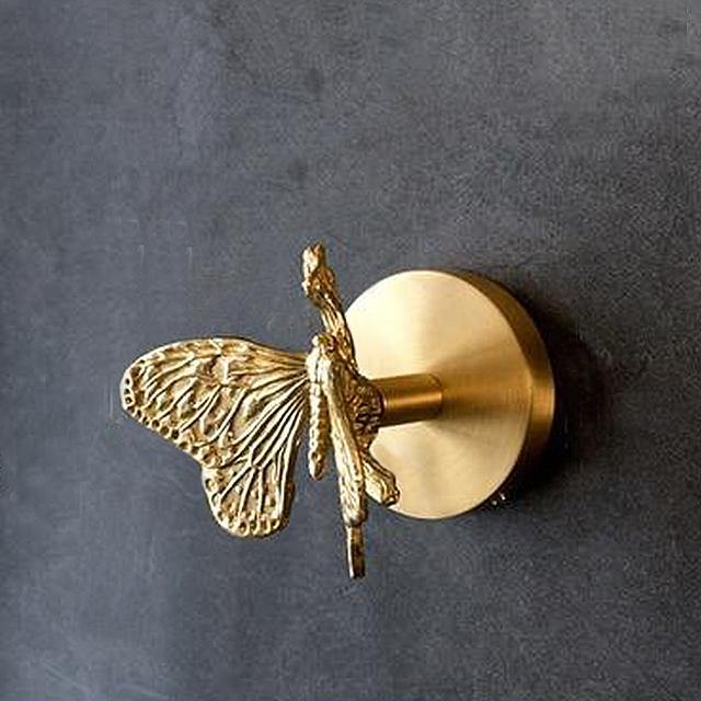 Ornate gold animal coat hook, an artistic and functional piece of luxury home decor.