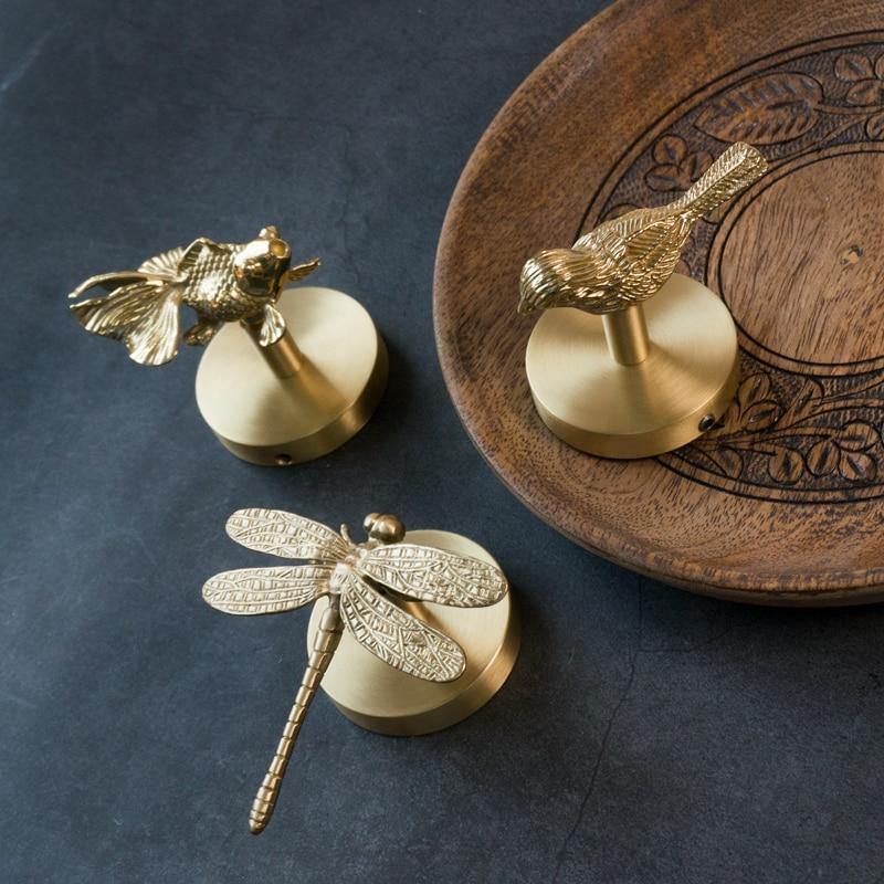 Elegant gold animal coat hanger. A decorative wall hook for entryway, bedroom or hallway.