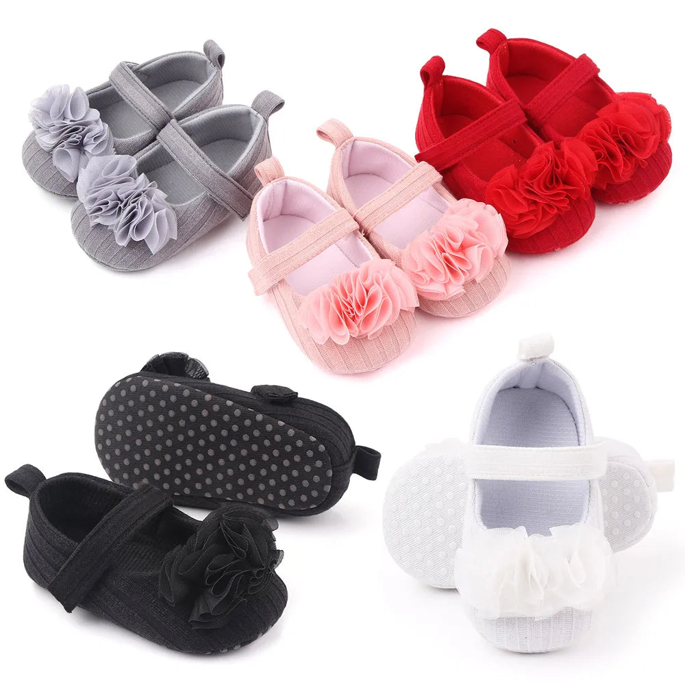 Girls' cotton soft sole baby shoes, adorned with floral print, perfect for spring/autumn.