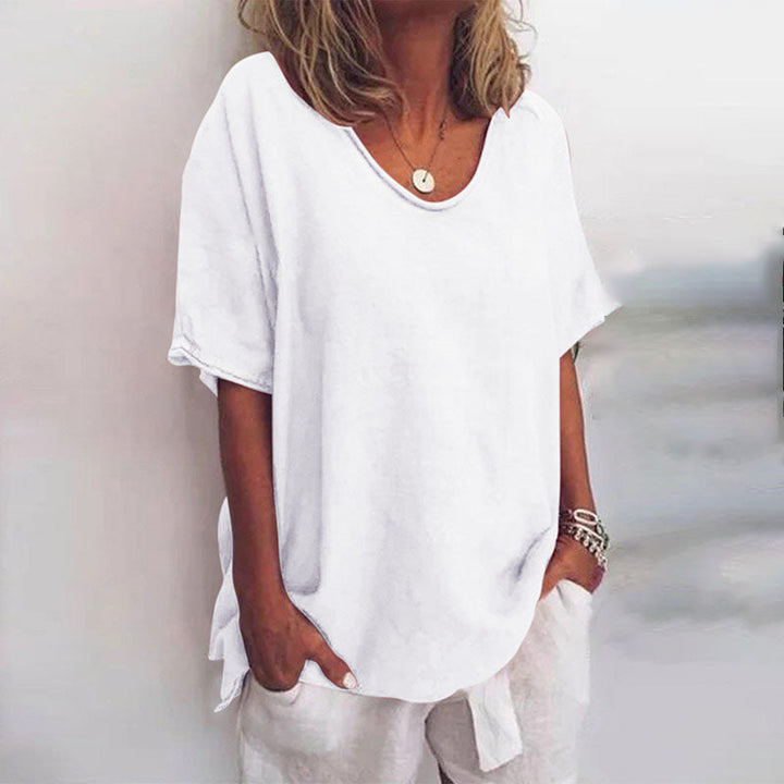 Stylish oversized short sleeve women's t-shirt, offering a relaxed fit for versatile summer fashion.