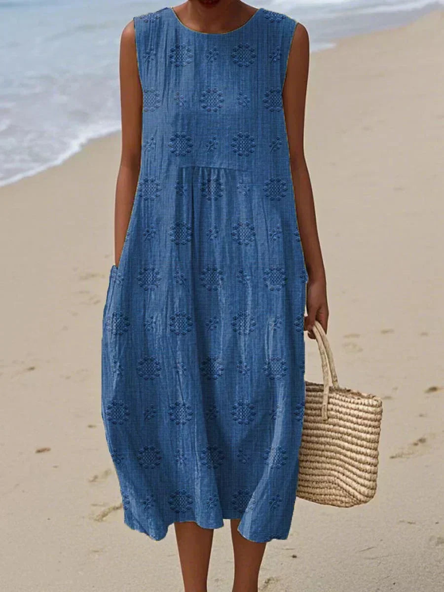 Sleeveless midi dress for women featuring convenient pockets & a flowy, relaxed fit for summer comfort.
