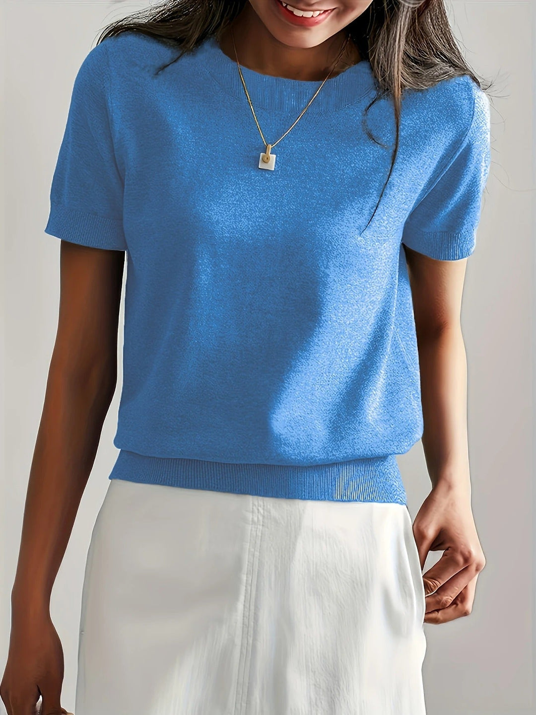 Comfortable women's crew neck short sleeve top, relaxed fit for spring/summer.