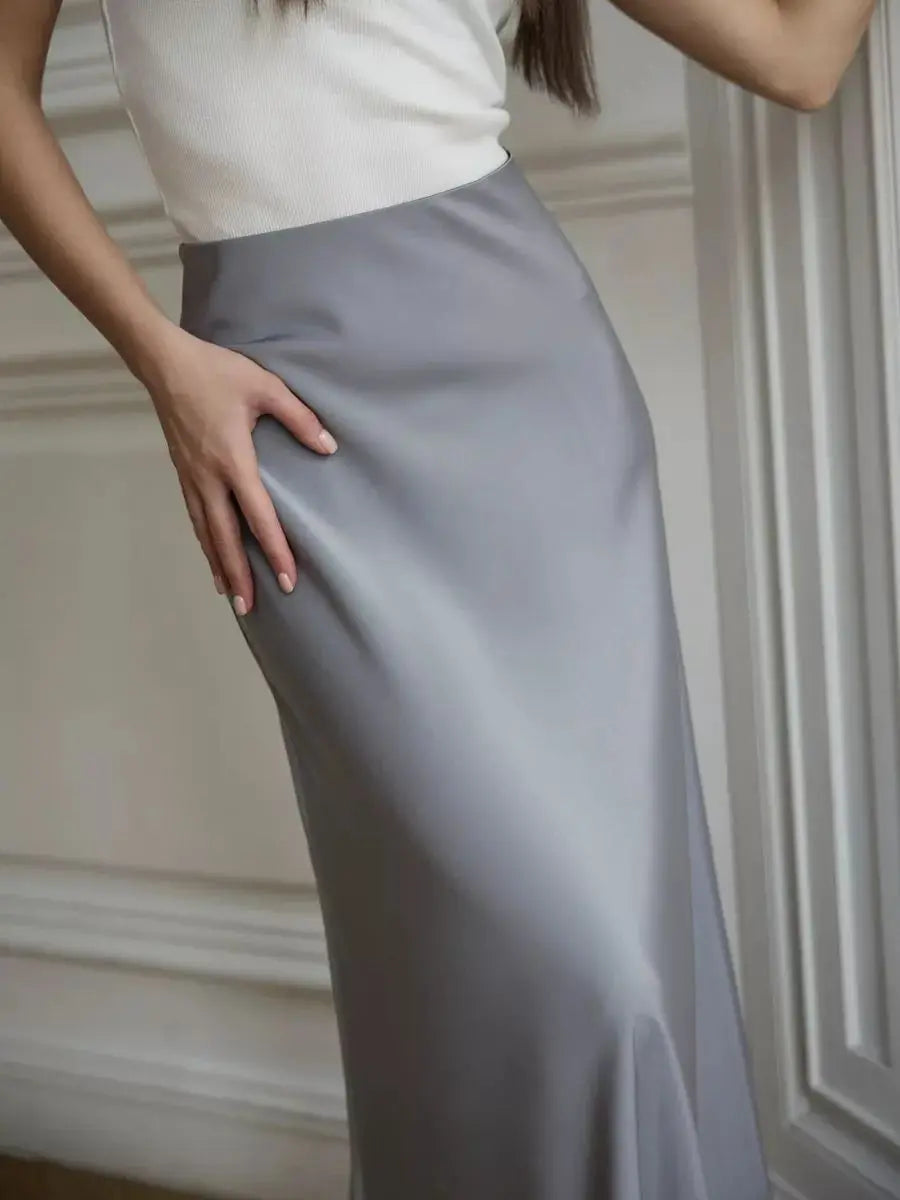 Formal high-waist maxi skirt with a beautiful fishtail sweep, perfect for gala.