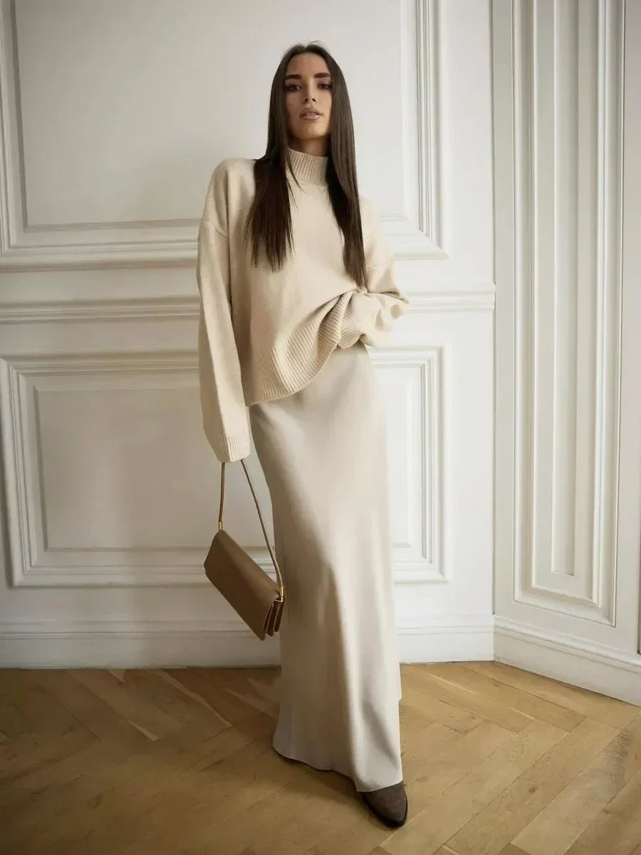 Chic high-waist fishtail long skirt, perfect for a refined and elegant evening.