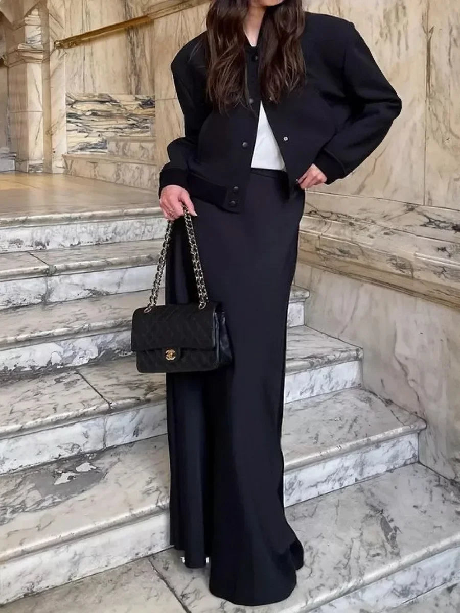Sophisticated women's high-waist fishtail maxi skirt, ideal for gala occasions.