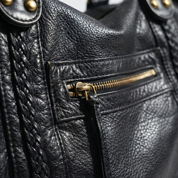Versatile black women's elegant shoulder bag, ideal for daily carry & fashion. Chic crossbody accessory for everyday style.