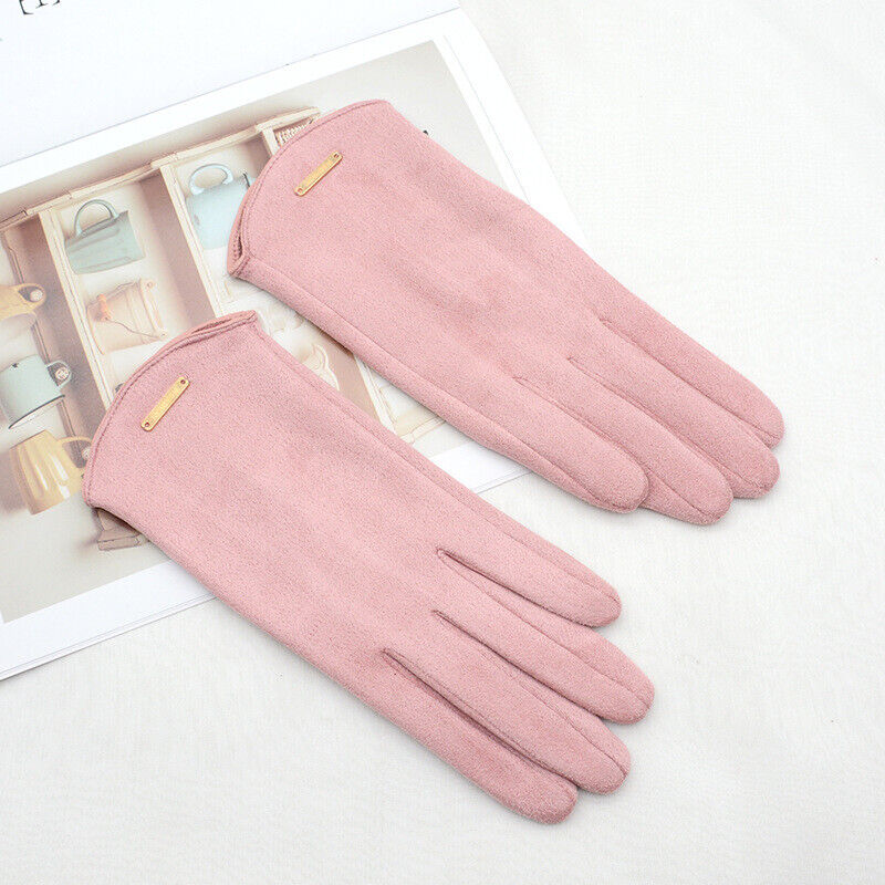 Elegant green women's touchscreen winter gloves for fashion and functionality.