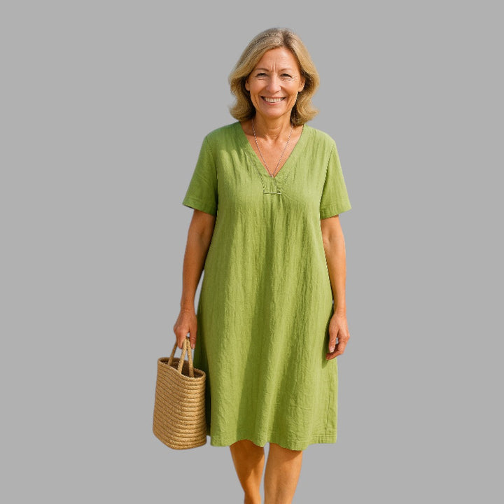 Sophisticated green women's long dress, ideal for semi-formal events, providing comfort and refined elegance.