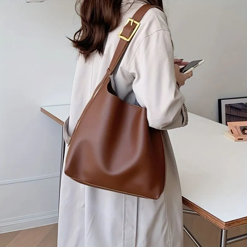 Stylish black shoulder bag for women, perfect everyday carryall. Versatile & elegant fashion accessory.