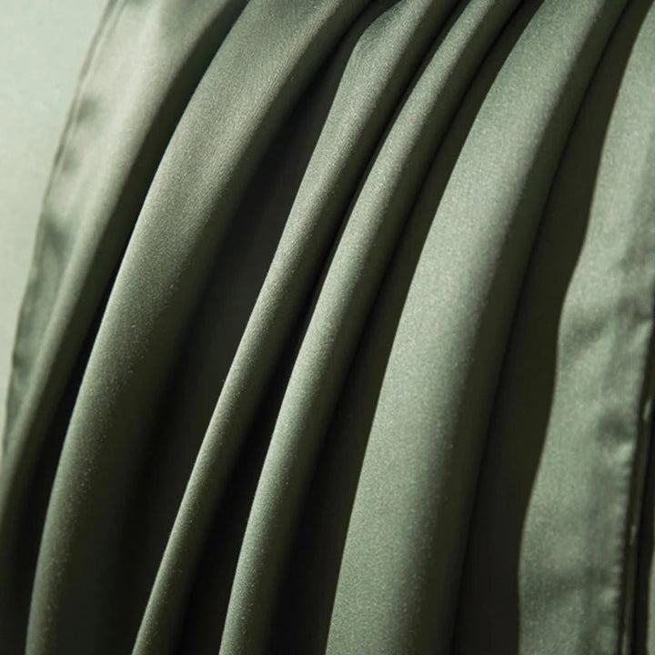 Deep pocket fitted sheet in elegant long-staple cotton, ensuring a perfect, snug fit on various mattress sizes.
