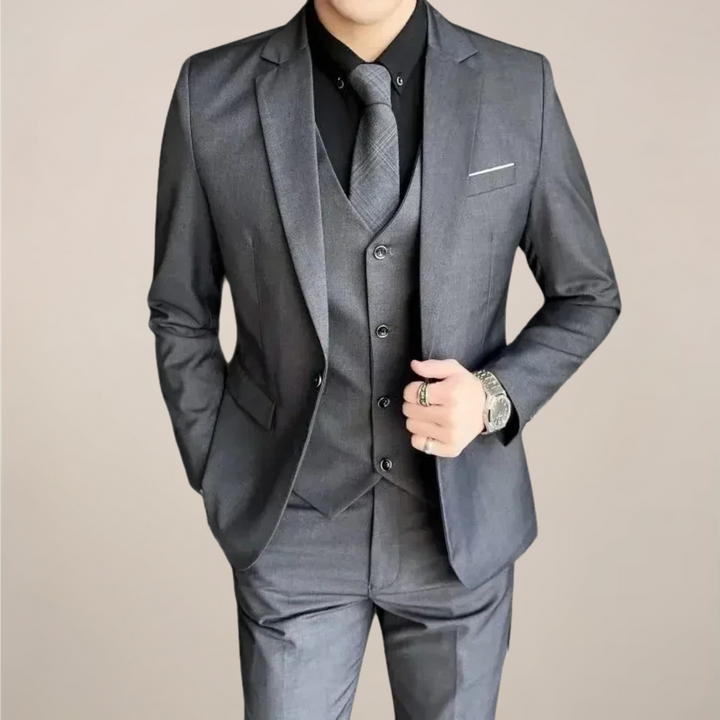 Elegant men's 3-piece slim fit suit, perfect for business, formal events, weddings, or prom. Professional menswear.