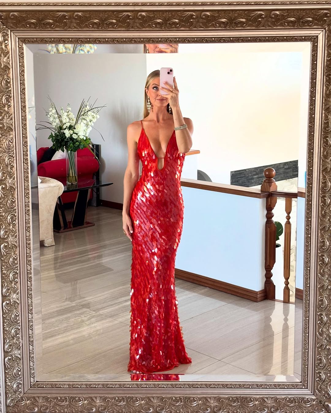 Luxurious women's red V-neck backless formal dress. Dazzling mermaid style, perfect as a homecoming or prom party gown.