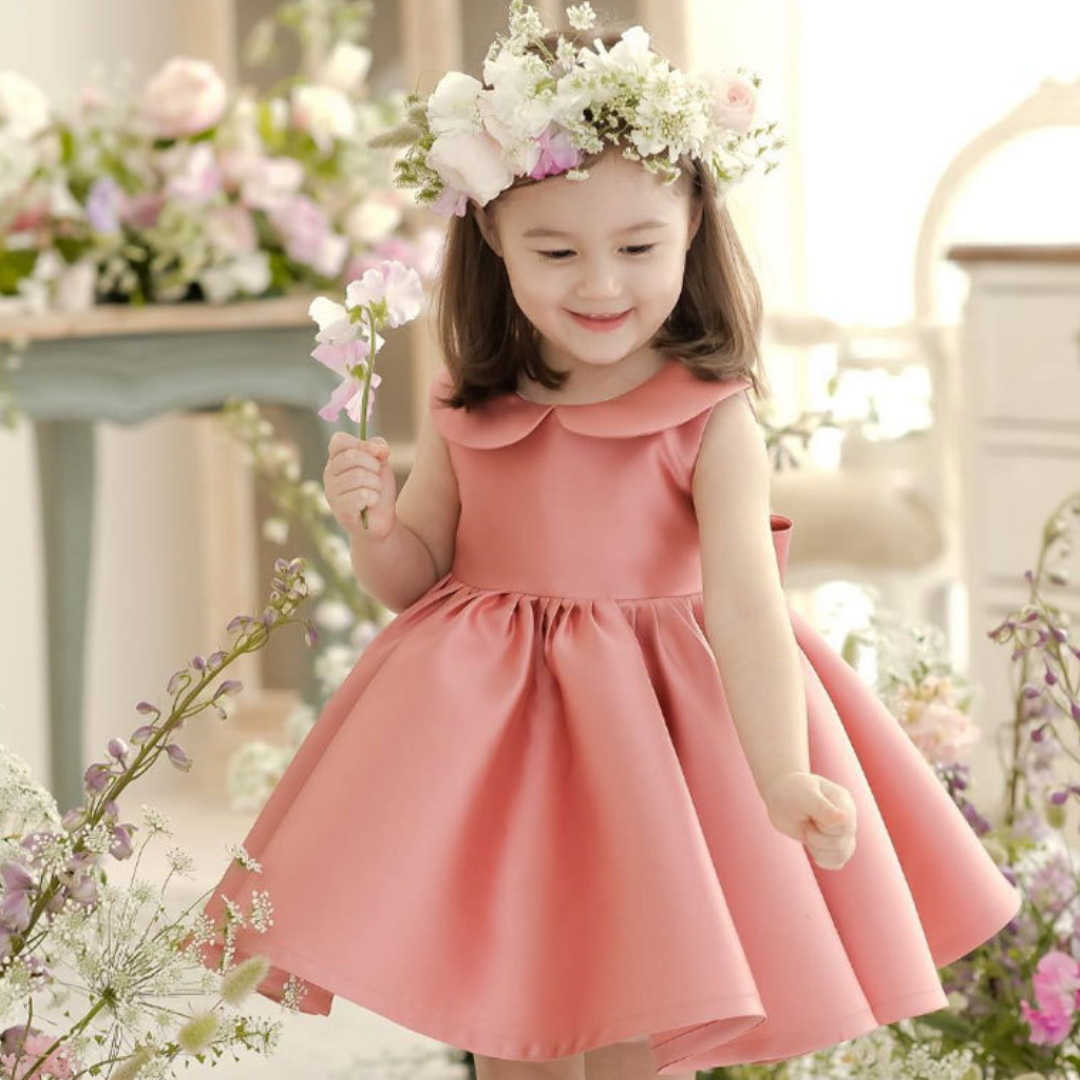 Close-up of white Peter Pan collar on a girl's elegant sleeveless silk-blend dress