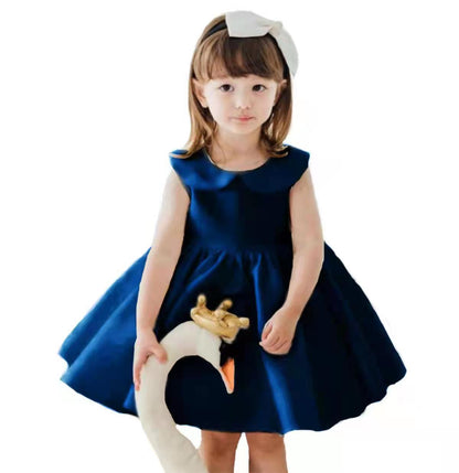 Stylish kids fashion: sleeveless silk-blend dress with distinctive Peter Pan collar for girls