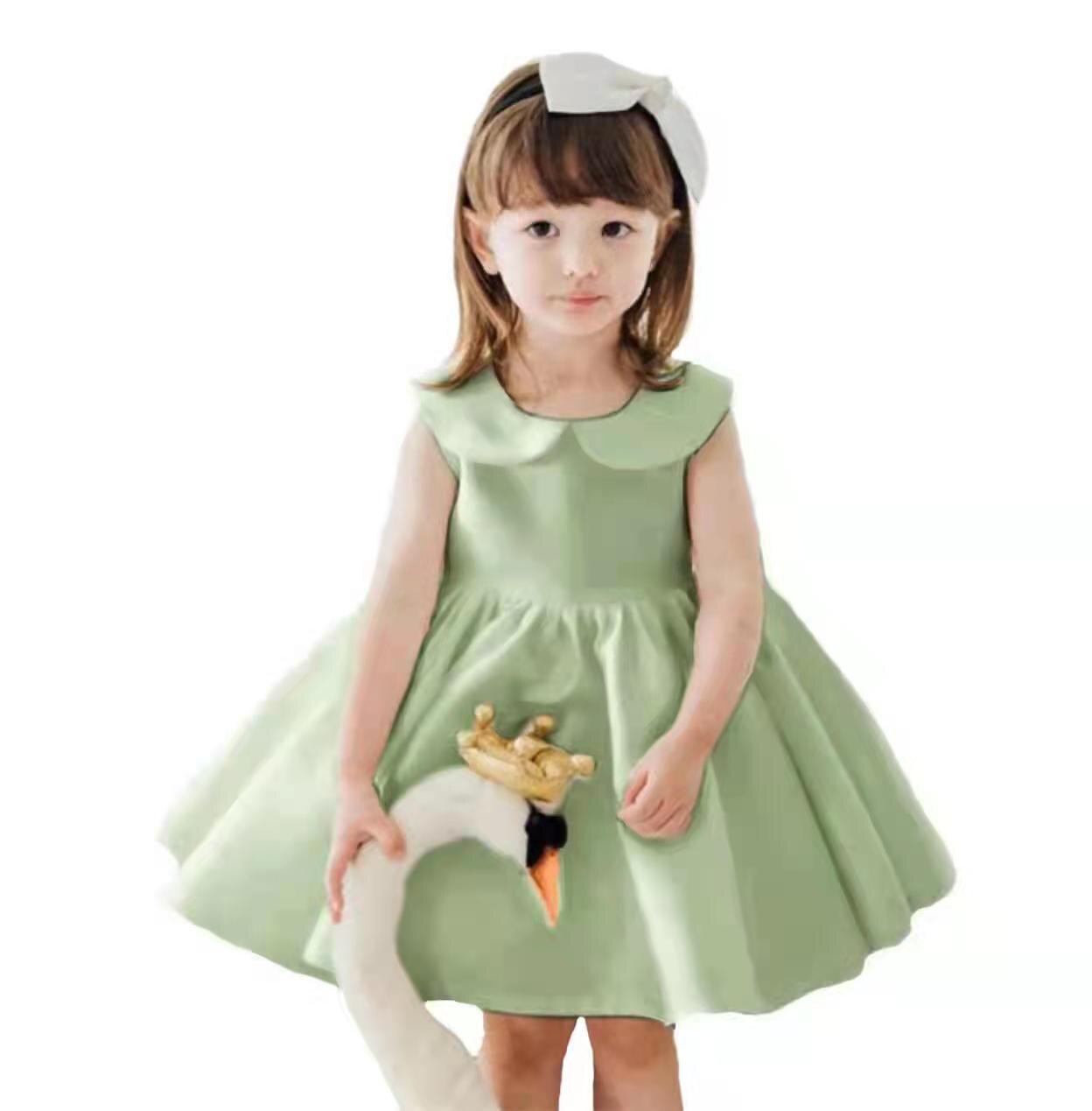 Special occasion girls dress: elegant sleeveless design in silk-blend with Peter Pan collar