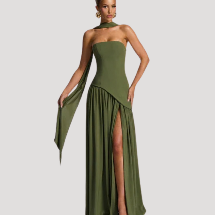 Beautiful strapless pleated formal maxi, an elegant long dress for women's galas.