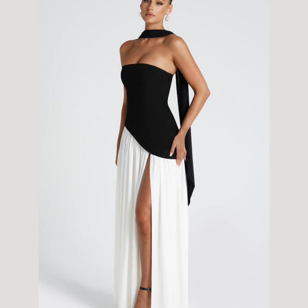 Stunning pleated strapless party dress, a long elegant gown for women's evenings.