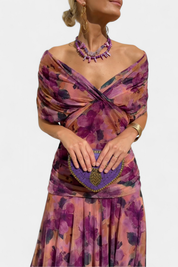 Chic casual V-neck maxi dress for women, featuring a comfortable ruched waist and flowing skirt design.