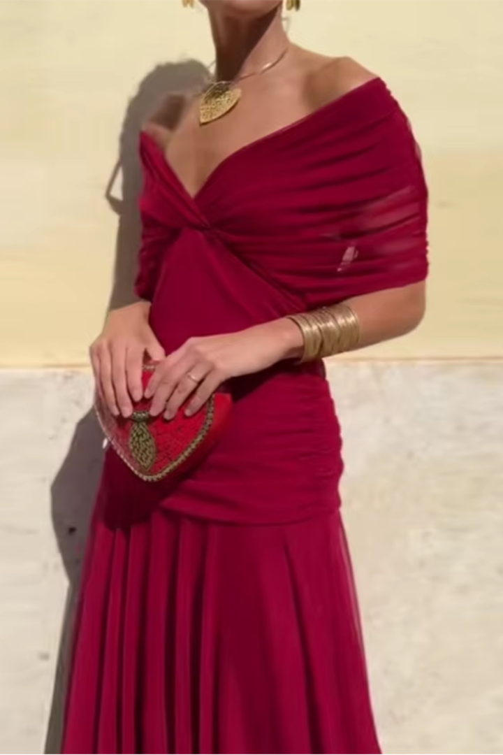 Flowy women's maxi dress with V-neck and elegant flutter sleeves, a comfortable spring/summer style.