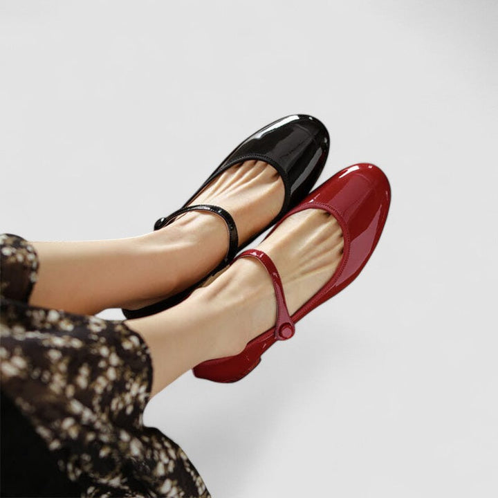 Sophisticated women's patent Mary Jane block heel shoes, offering classic style & comfort with a rounded toe design.