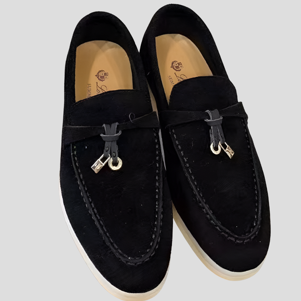 Stylish women's slip-on loafers with decorative tassels, ideal for versatile casual & formal fashion.