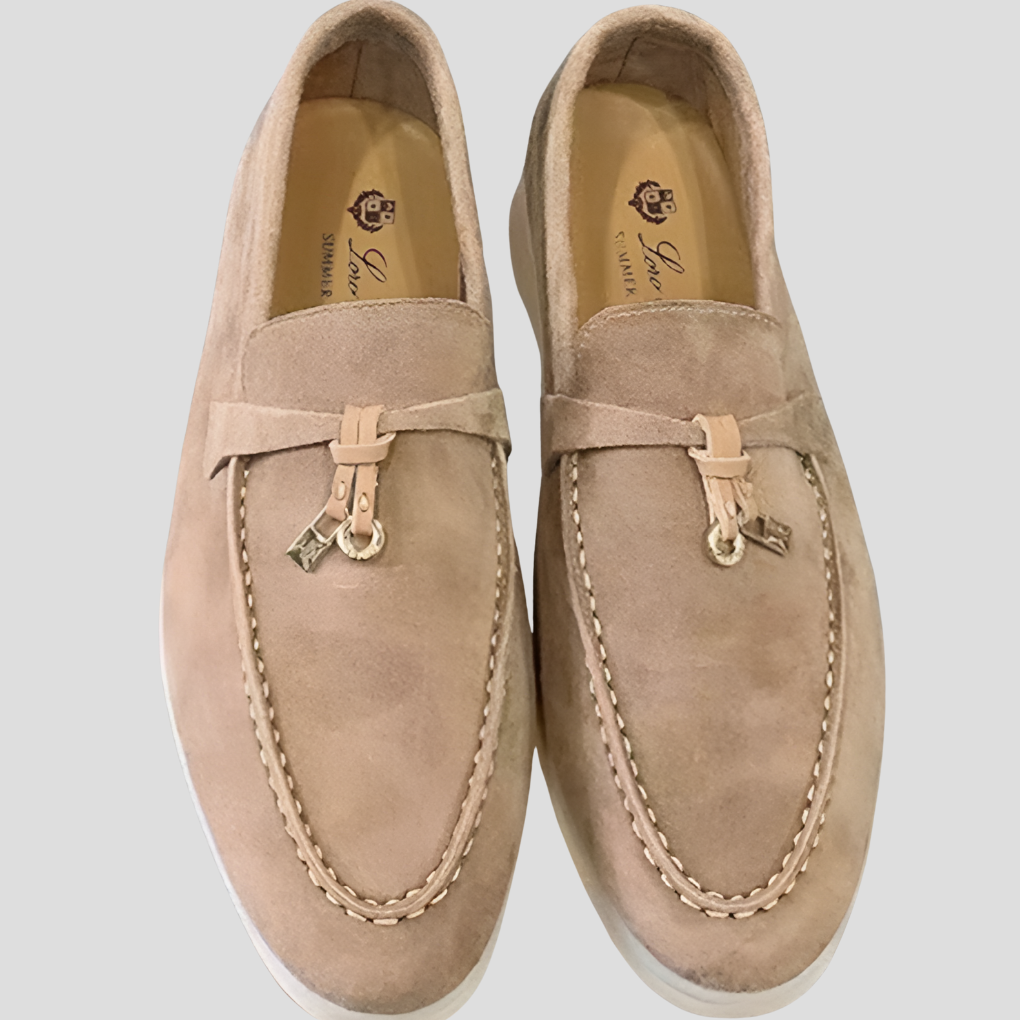 Sophisticated ladies' tassel loafers in genuine leather, offering elegant comfort for any occasion.