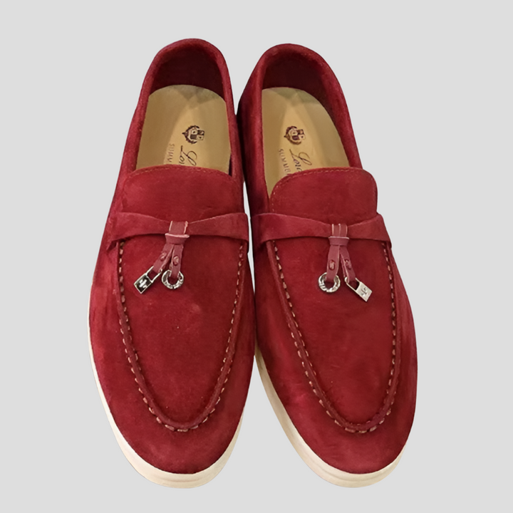 Classic women's loafers featuring tassels, a chic slip-on design for versatile and elegant footwear.