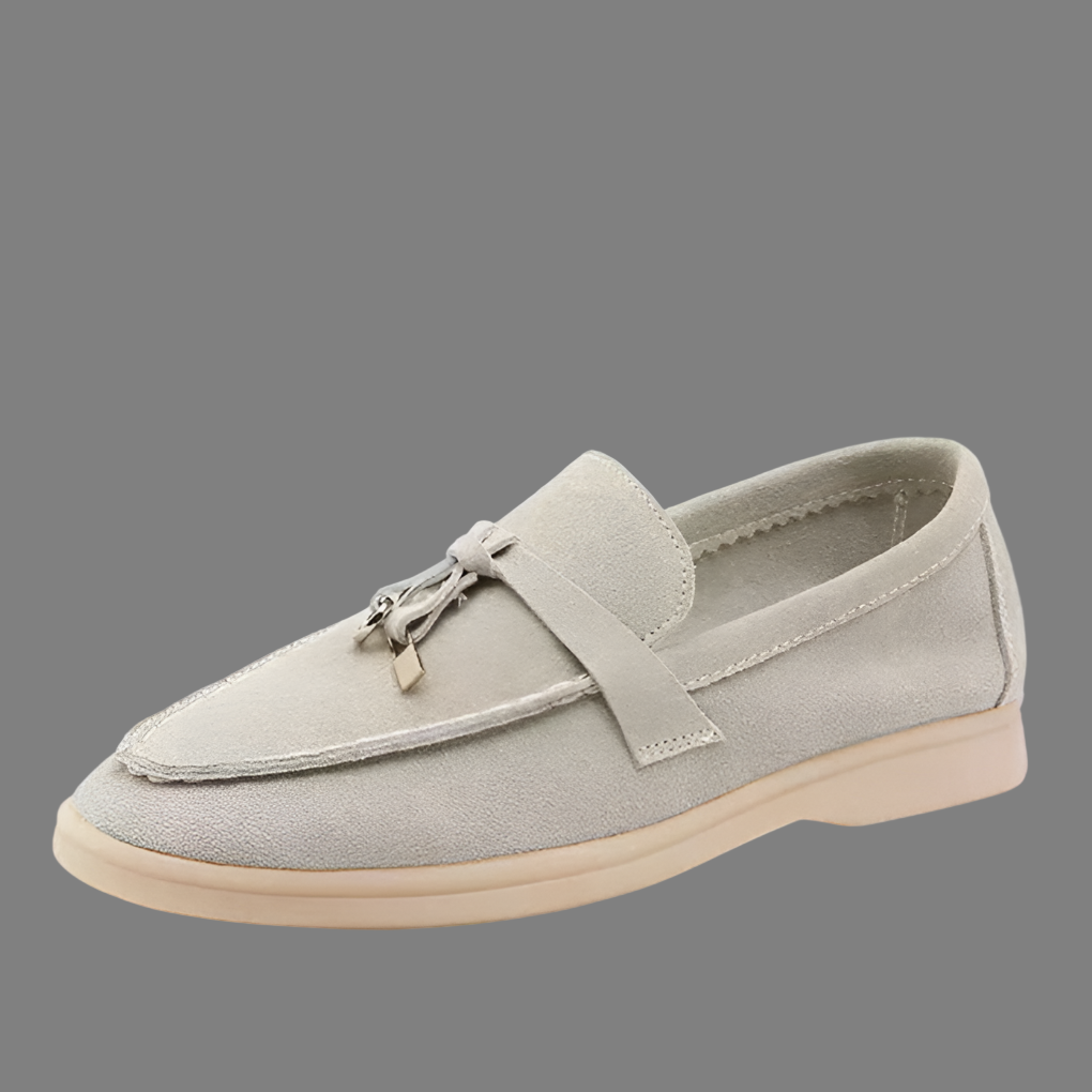 Chic women's slip-on tassel loafers, combining comfort with sophisticated style for ladies' fashion.