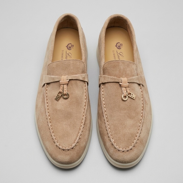 Elegant women's tassel loafers, a perfect blend of comfort and sophisticated style for modern ladies.