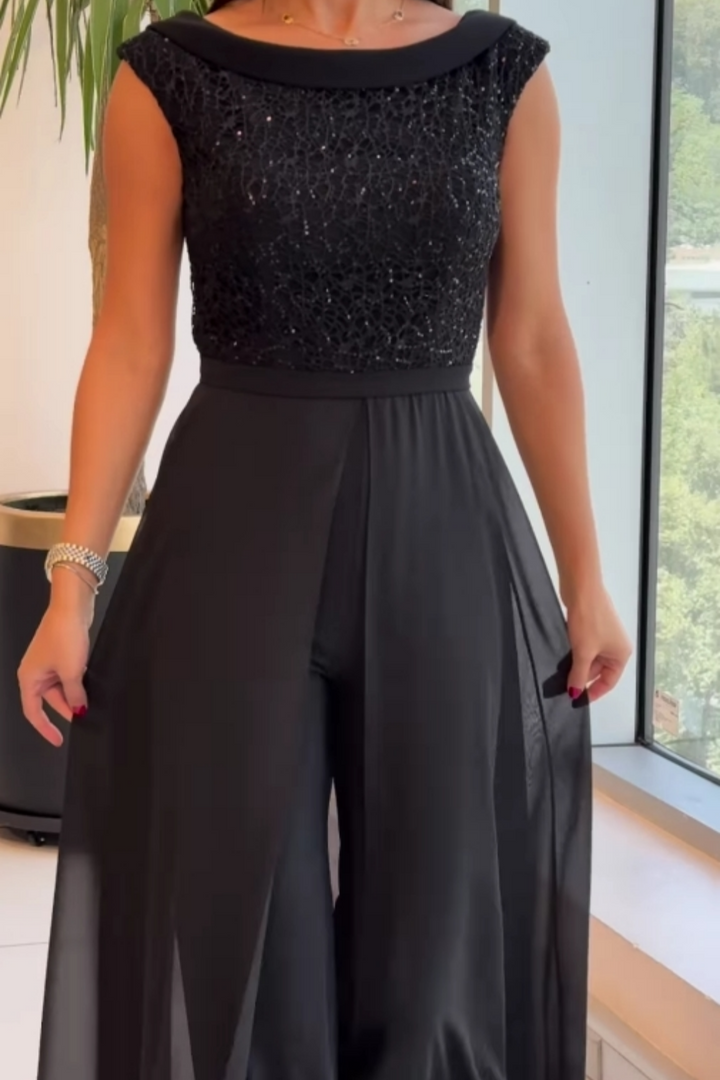 Versatile women's textured jumpsuit with a sleek crew neck, ideal for creating sophisticated everyday looks.