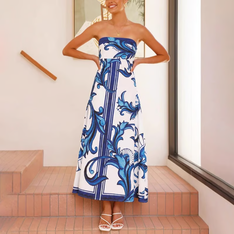 Chic women's short-sleeved blue printed flowy dress, ideal as a wedding guest or summer outing.