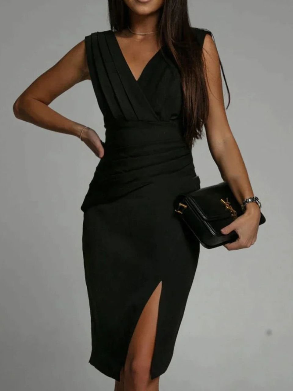 Sophisticated green bodycon midi dress for women. V-neck, sleeveless, with a chic side slit. Ideal for evening events.