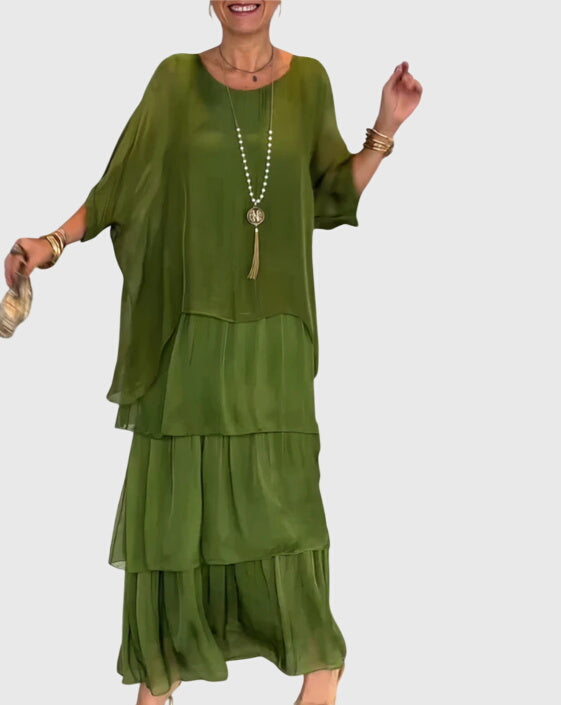 Chic button-up maxi dress, elegant, relaxed fit, half-sleeve, perfect as a wedding guest dress.