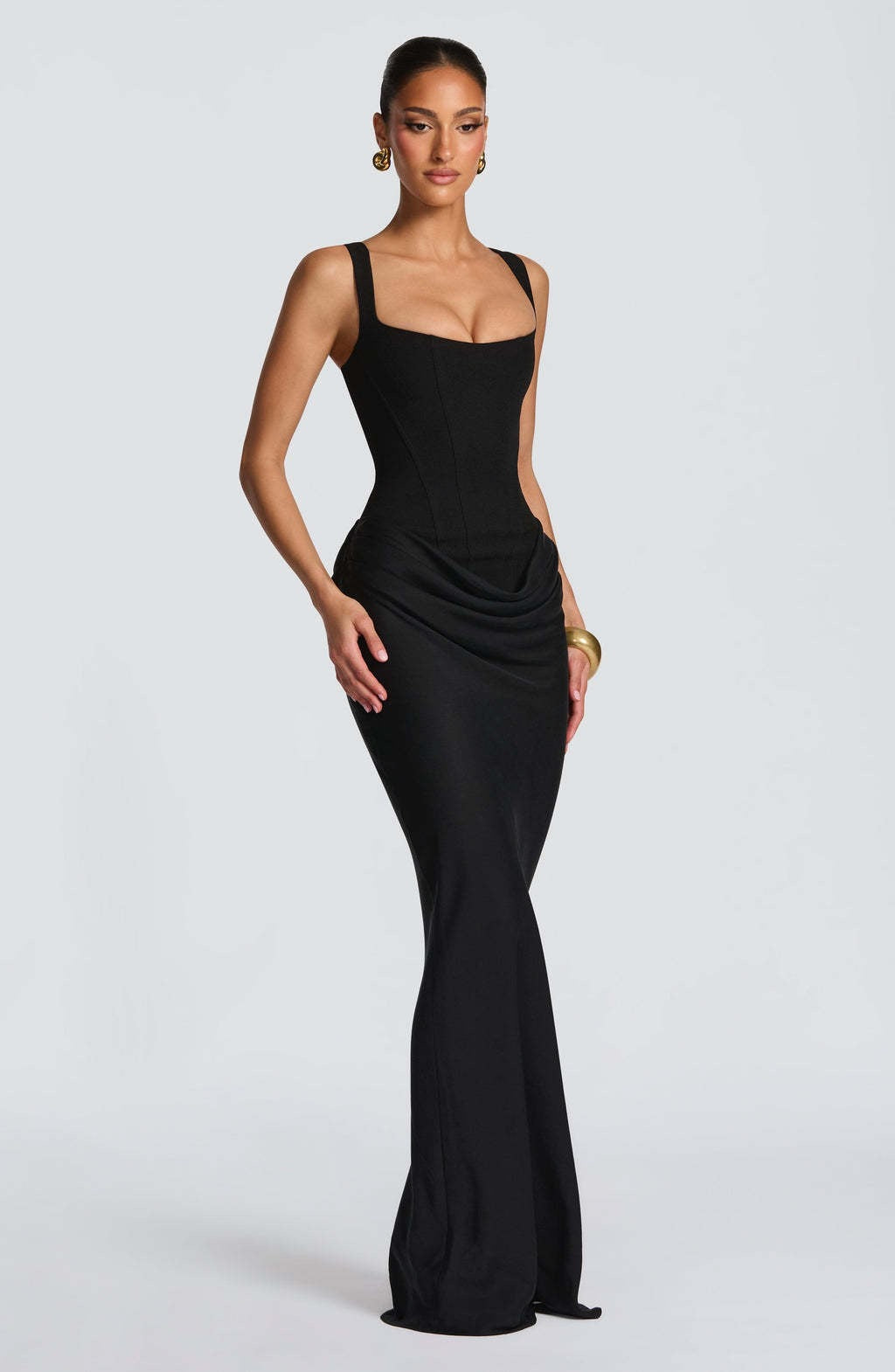 Women's formal maxi dress: corset bodice, wide straps, floor-length. Perfect for evening & parties.