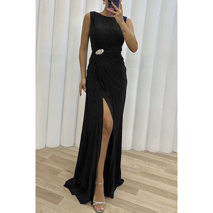 Chic women's draped maxi dress, ideal as a wedding guest outfit or sophisticated evening gown.