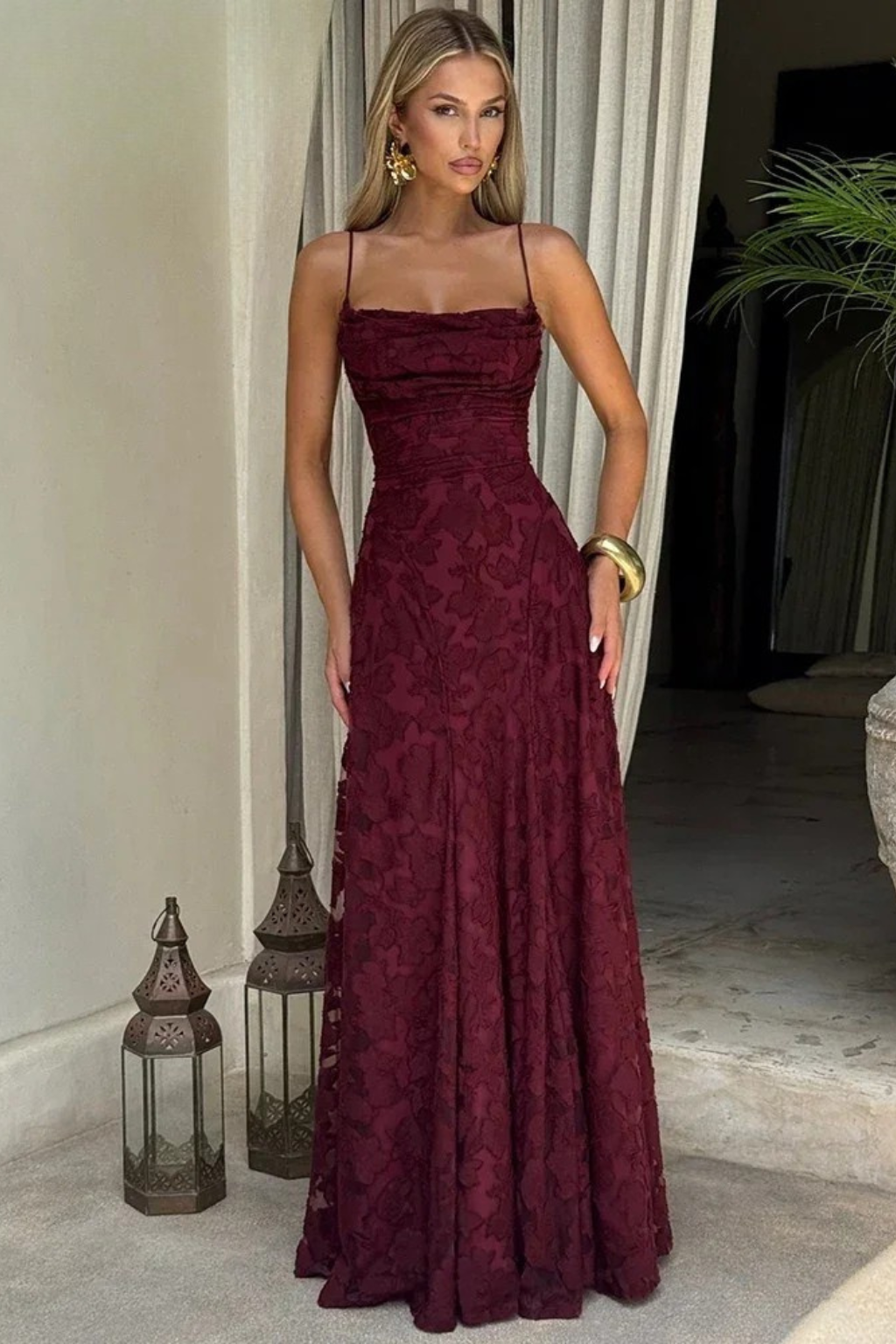 Stunning women's floral jacquard maxi dress featuring an elegant lace-up back, party-ready.